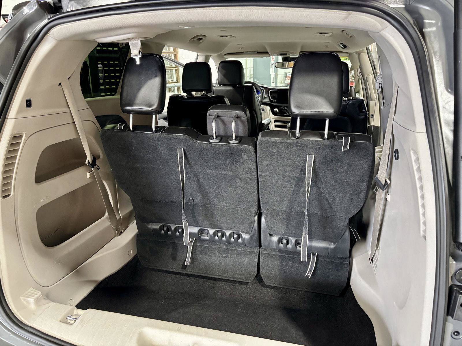 Used 2023 Chrysler Pacifica Touring-L FWD image 21