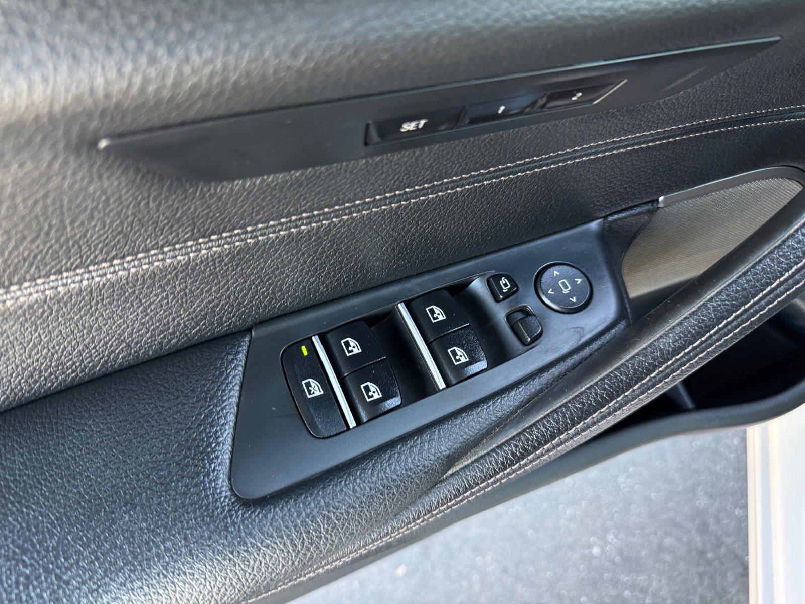 Used 2022 BMW 540i w/ Premium Package image 16