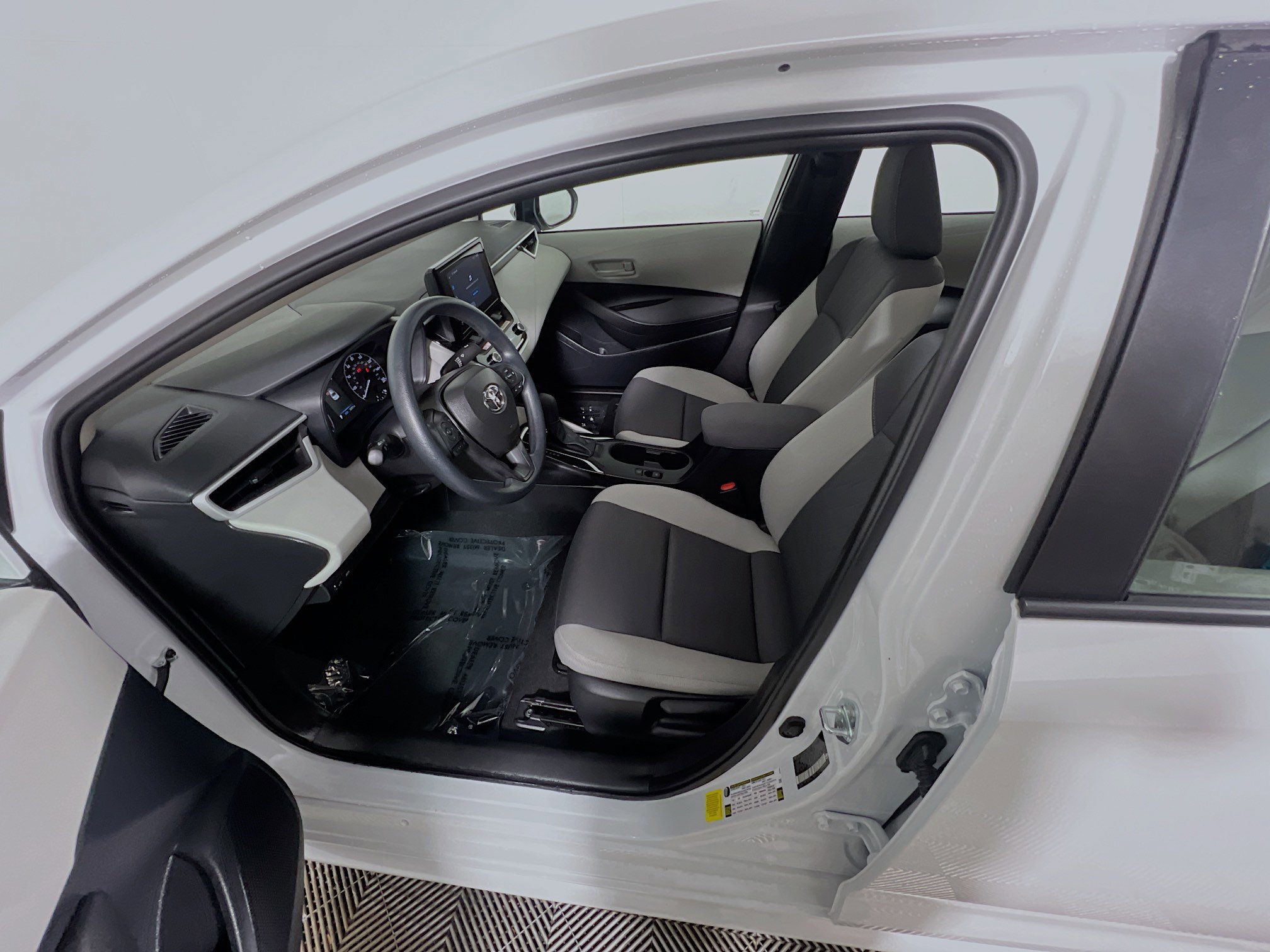 Used 2025 Toyota Corolla LE image 15