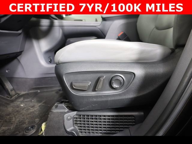 Used 2023 Toyota Sienna XLE w/ XLE Plus Package FWD image 17