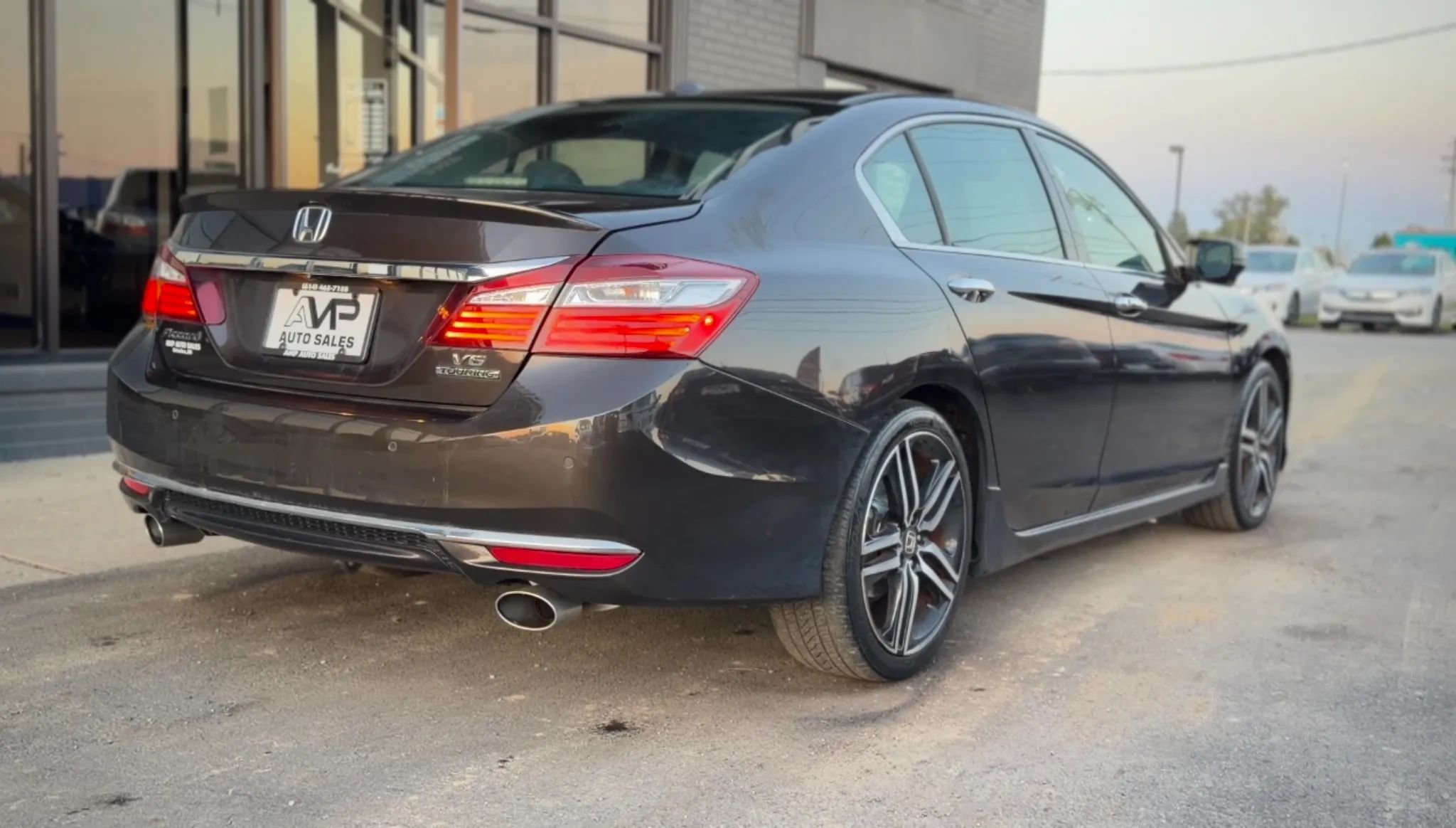 Used 2016 Honda Accord Touring image 2