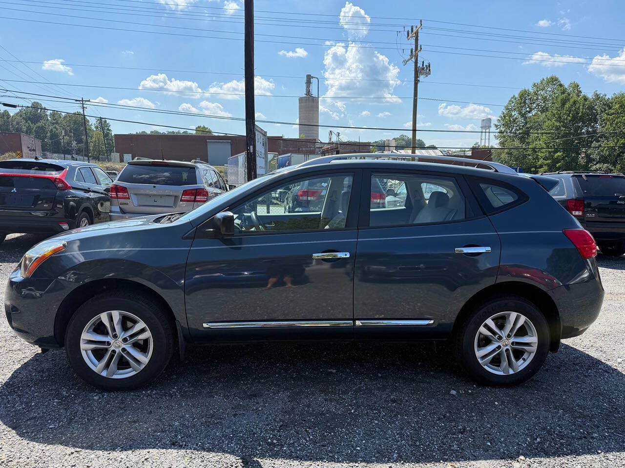 Used 2014 Nissan Rogue S w/ Convenience Package AWD/4WD image 2