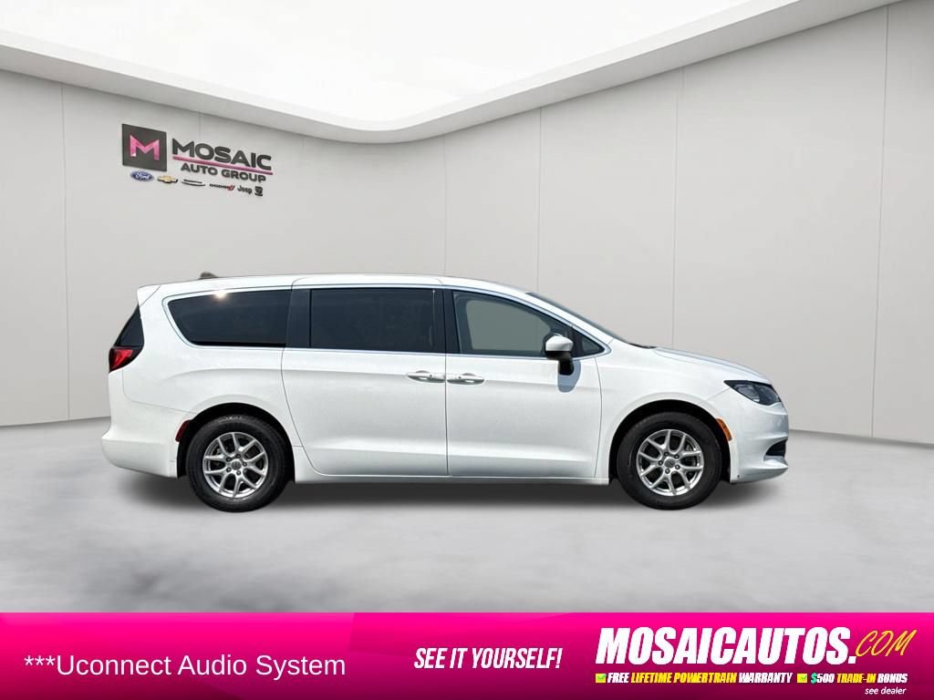 Used 2023 Chrysler Voyager LX FWD image 8