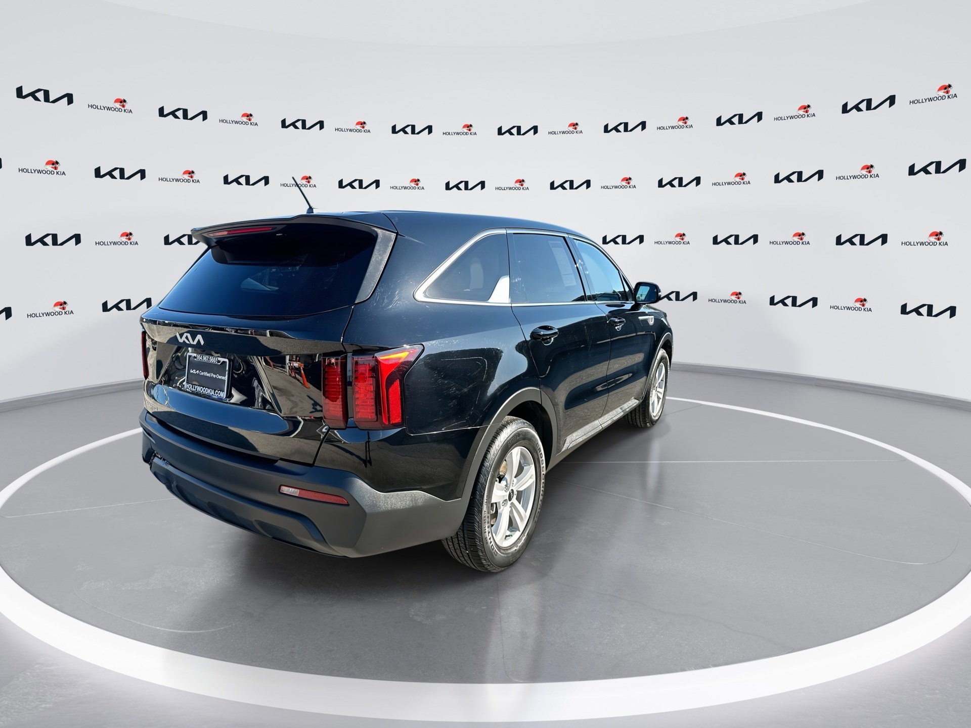 Used 2023 Kia Sorento LX image 8