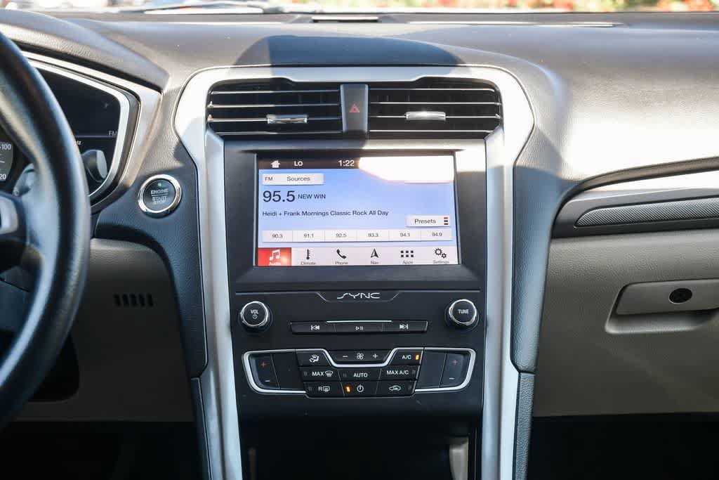 Used 2019 Ford Fusion SE FWD image 13