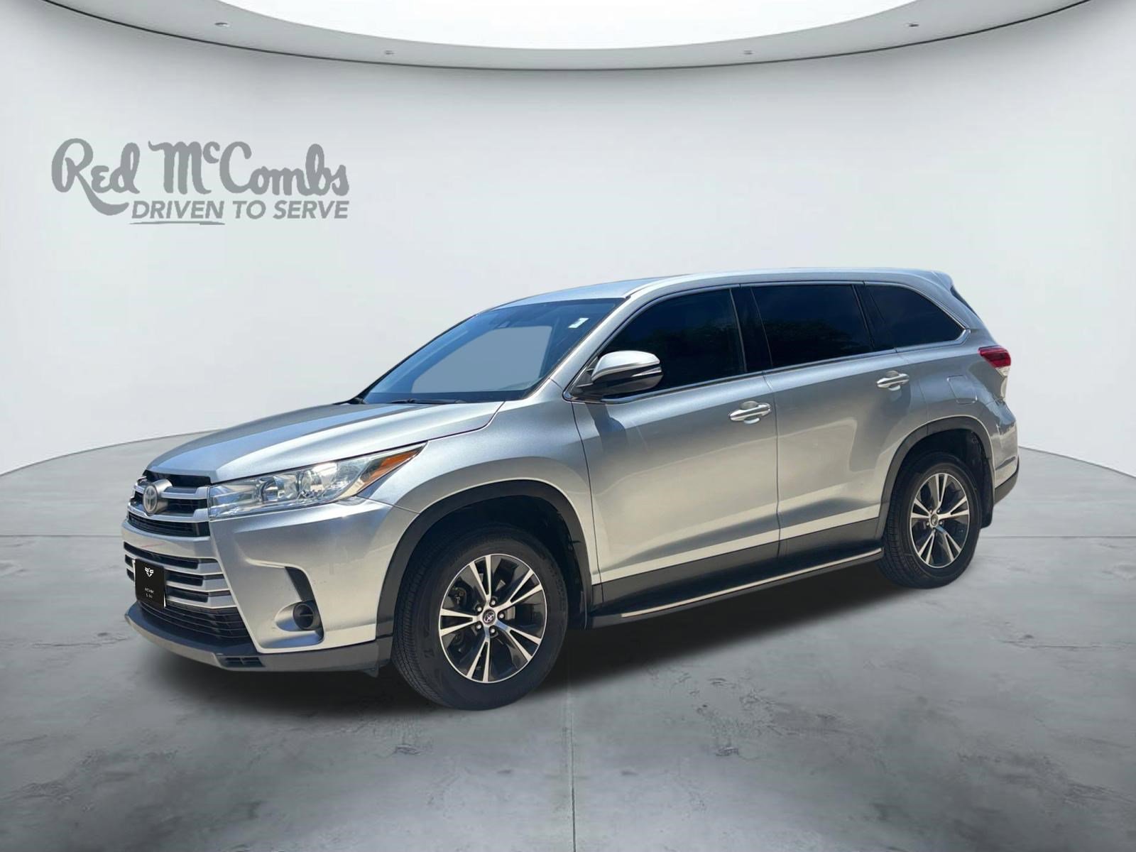 Used 2019 Toyota Highlander LE FWD image 1