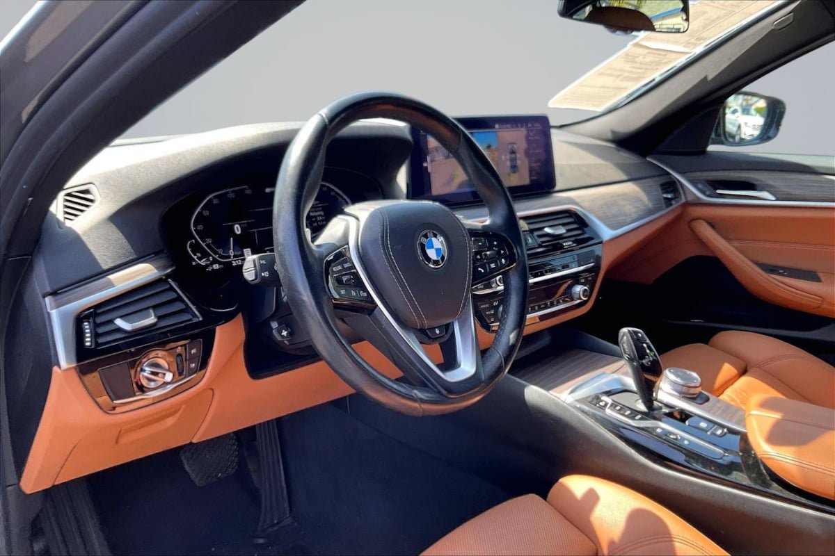 Used 2021 BMW 530e w/ Parking Assistance Package RWD image 14