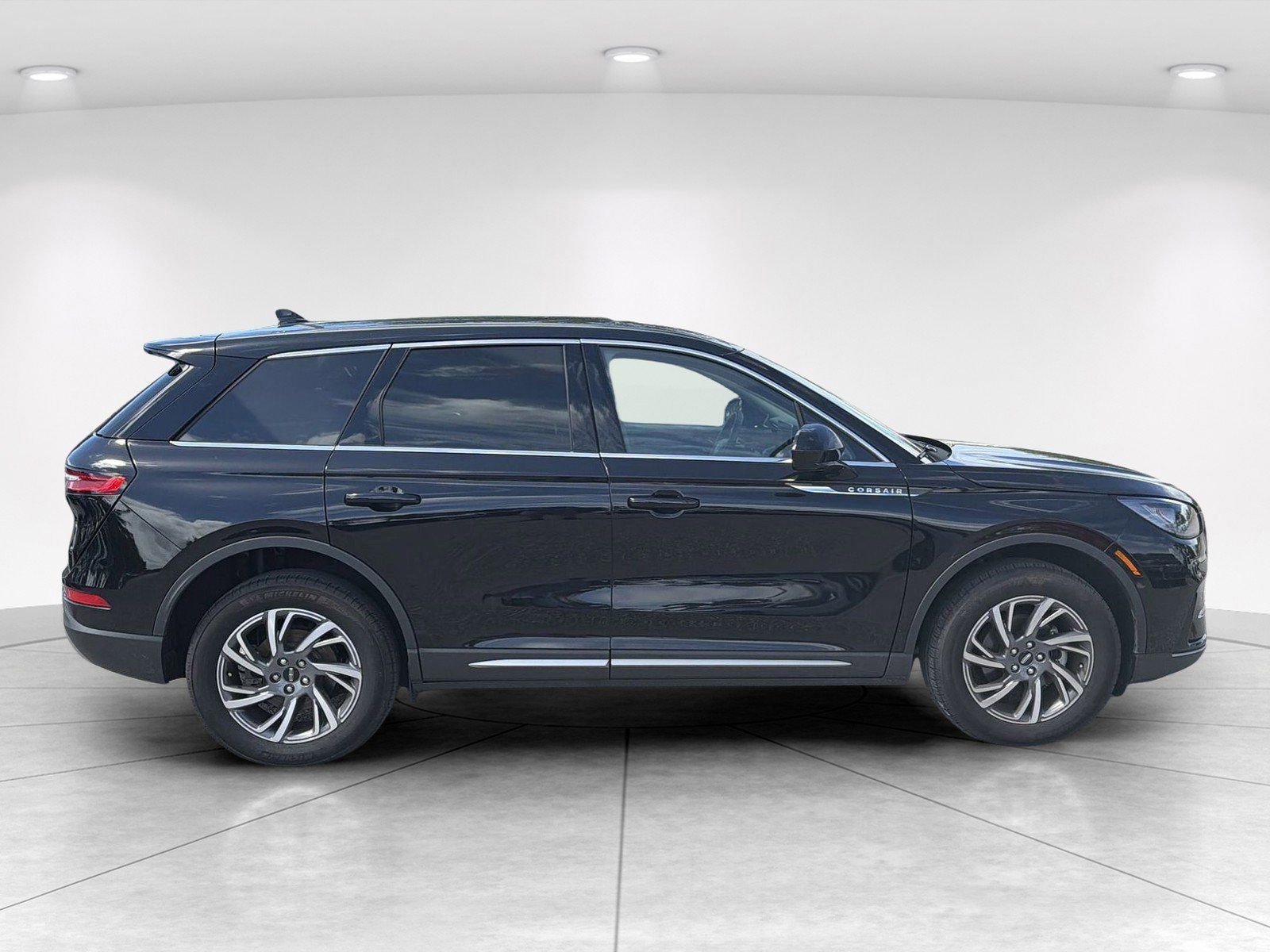 Used 2024 Lincoln Corsair FWD image 3