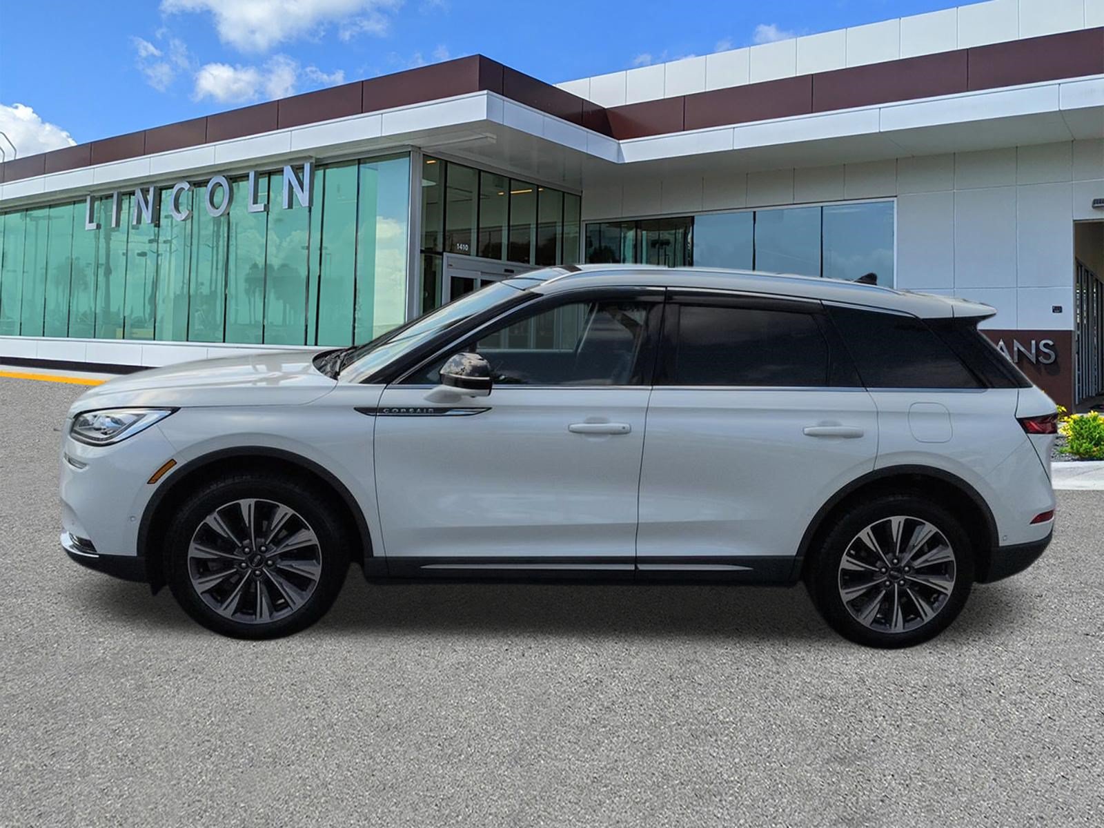 Certified 2020 Lincoln Corsair Reserve w/ Equipment Group 202A AWD/4WD image 8