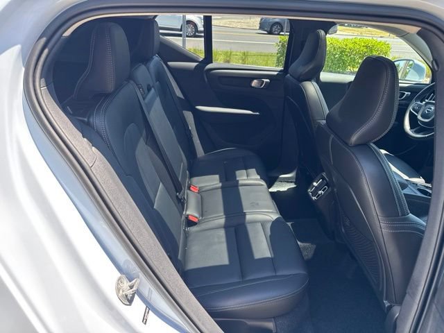 Used 2025 Volvo XC40 B5 Core AWD/4WD image 13