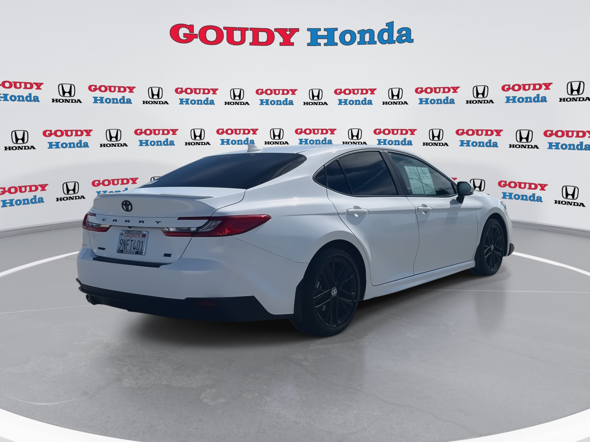 Used 2025 Toyota Camry SE w/ Multimedia Upgrade Package FWD image 8