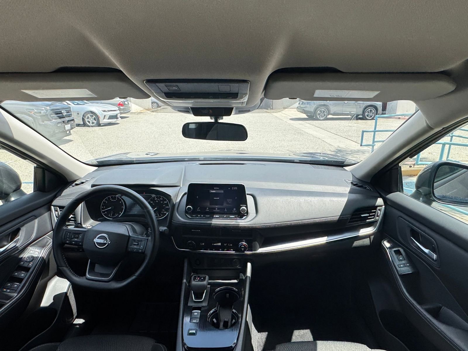 Used 2025 Nissan Rogue SV FWD image 35