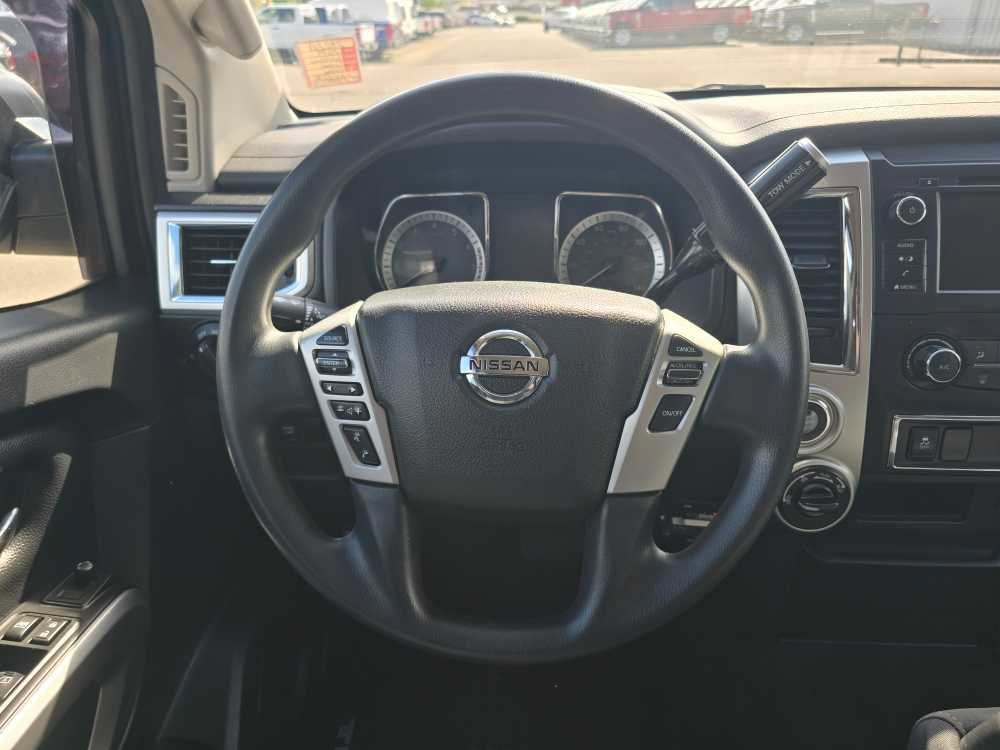 Used 2019 Nissan Titan SV AWD/4WD image 12