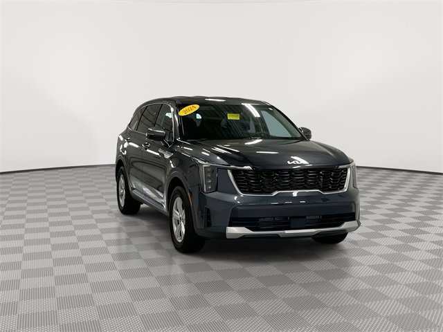 Used 2024 Kia Sorento LX image 2