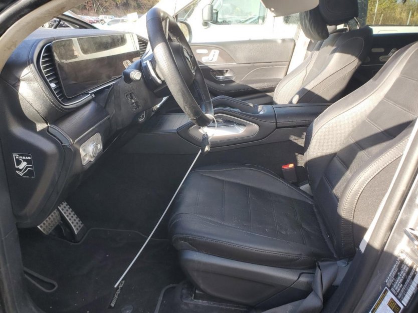 Used 2025 Mercedes-Benz GLS 580 4MATIC image 5