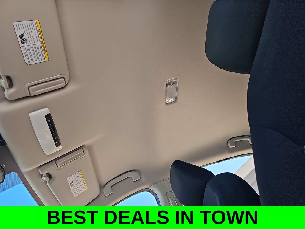 Used 2021 Nissan Versa S FWD image 28