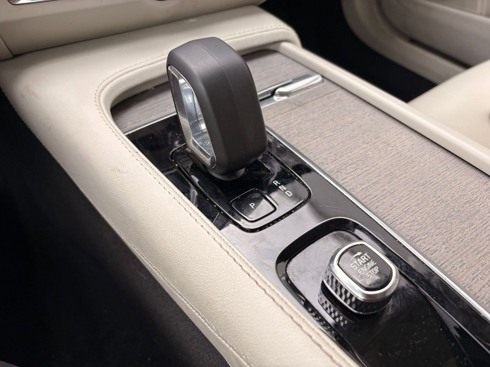 Certified 2025 Volvo V90 B6 Cross Country Plus image 16