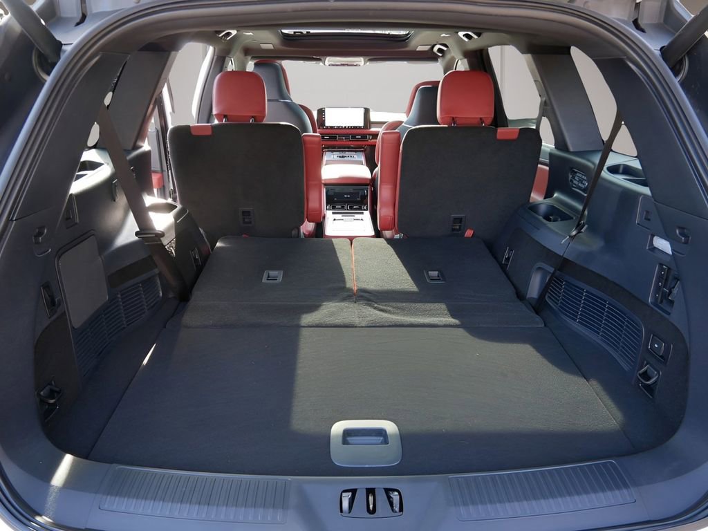 Used 2025 Lincoln Aviator Reserve w/ Equipment Group 201A AWD/4WD image 12