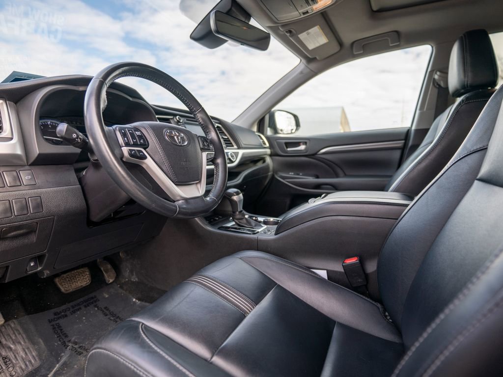 Used 2017 Toyota Highlander SE image 7