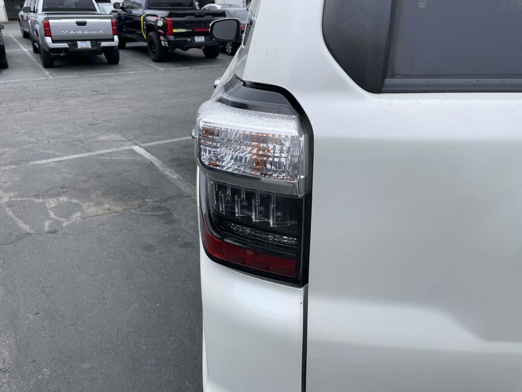 Used 2020 Toyota 4Runner Limited AWD/4WD image 18