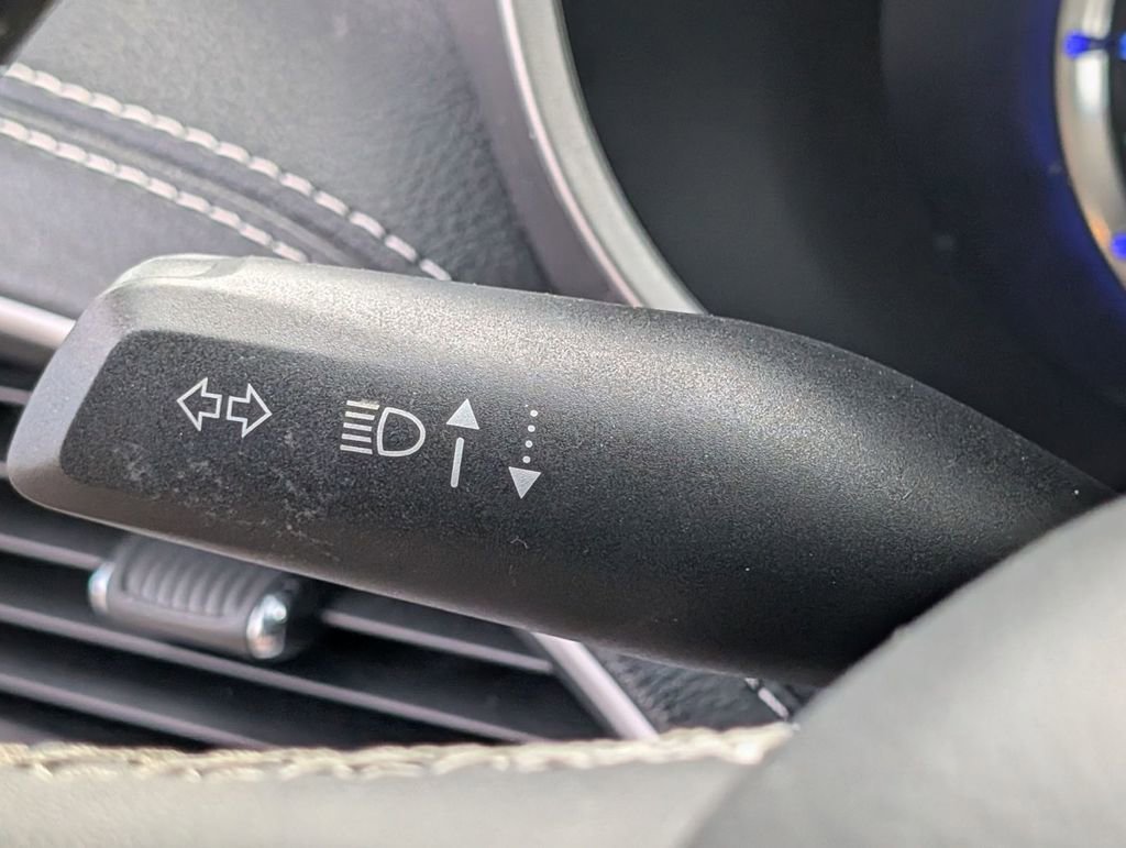 Used 2023 Chrysler Pacifica Touring-L image 30