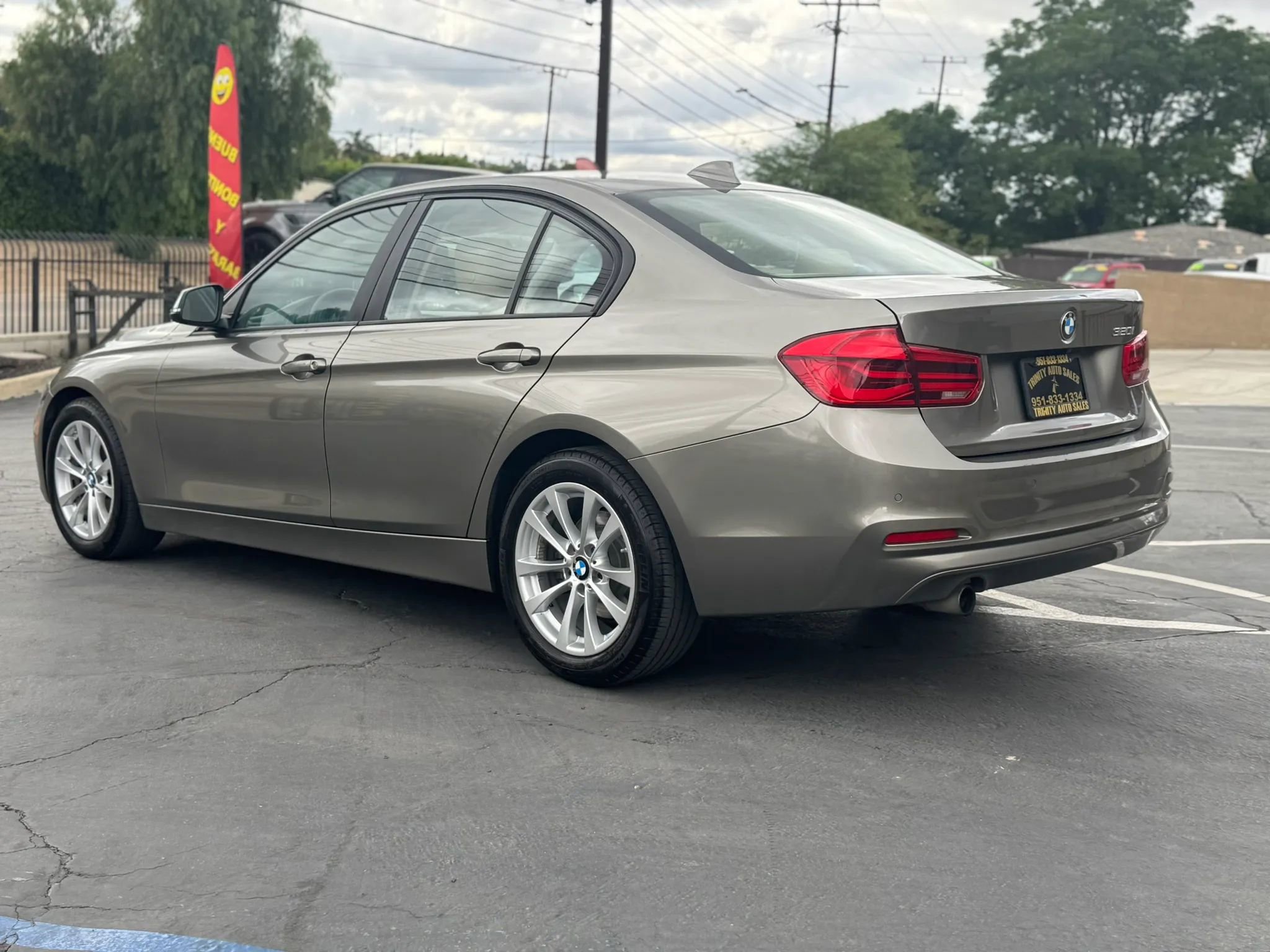 Used 2016 BMW 320i Sedan RWD image 6