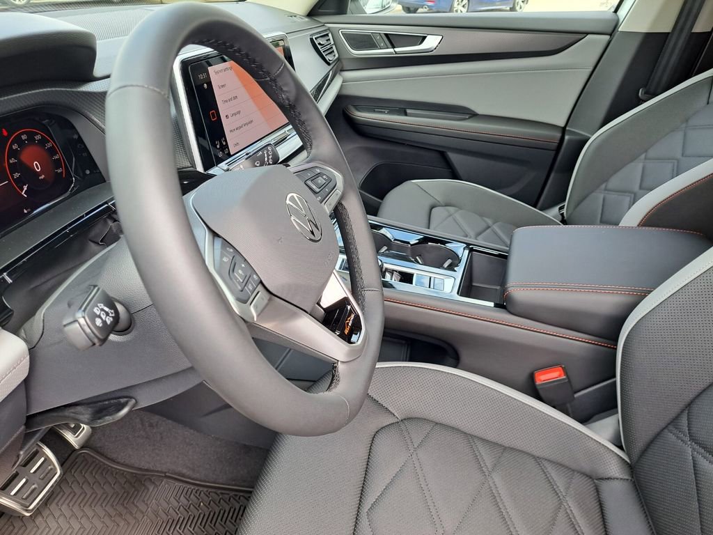 New 2025 Volkswagen Atlas Peak Edition SE image 17