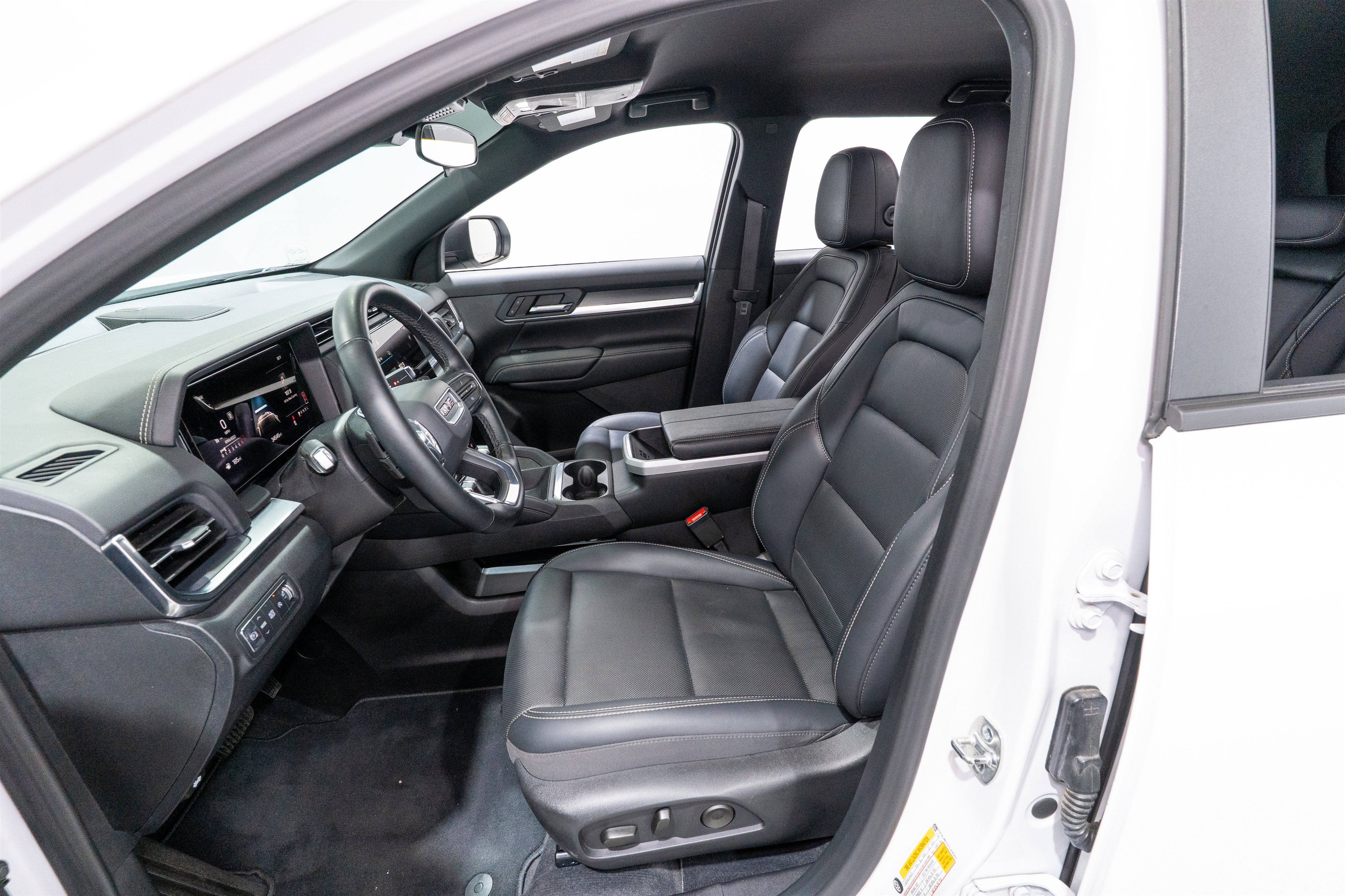 Used 2026 GMC Terrain Elevation w/ Elevation Premium Package FWD image 15