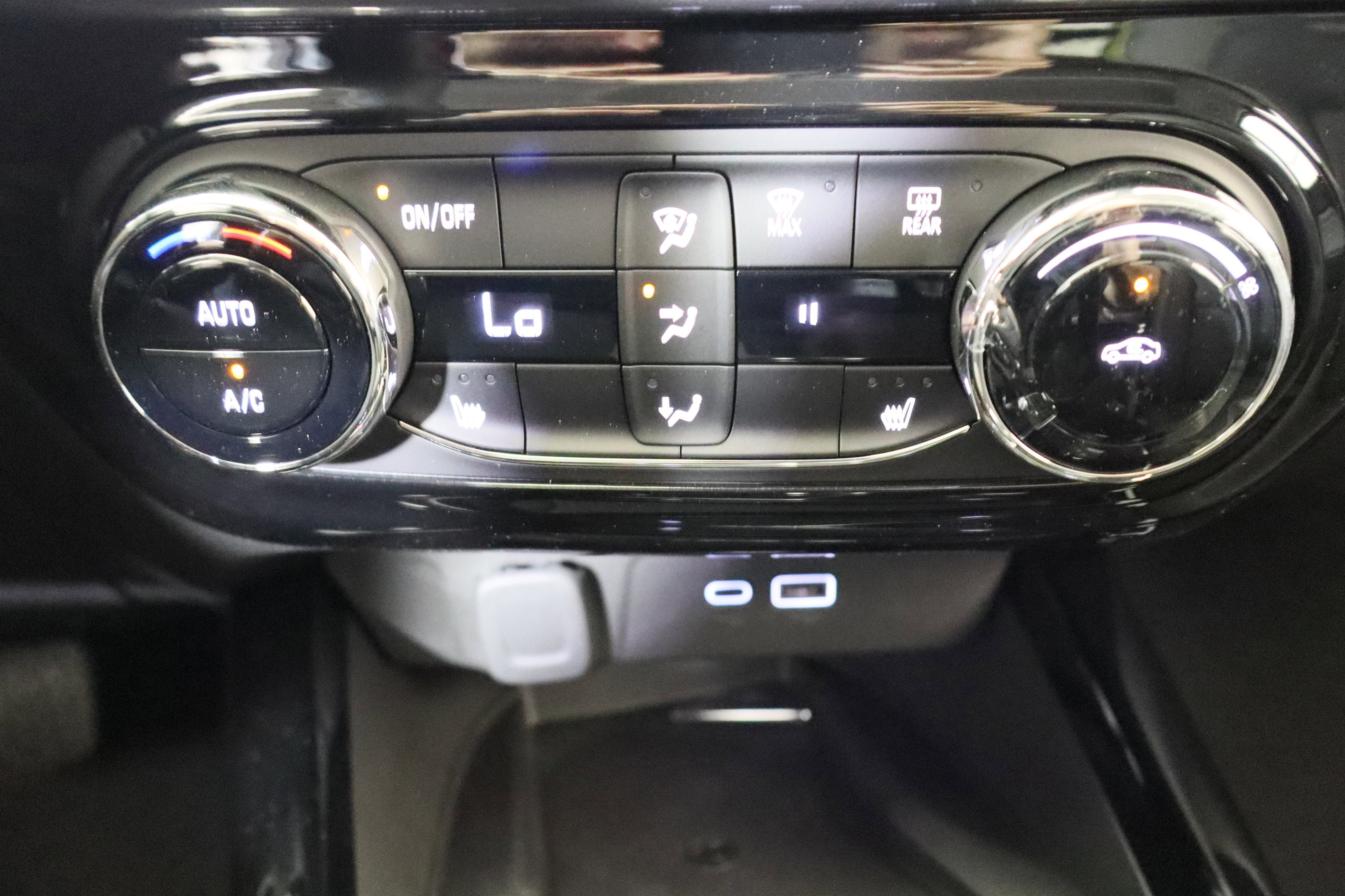 New 2026 Chevrolet Trax ACTIV w/ Sunroof Package FWD image 27