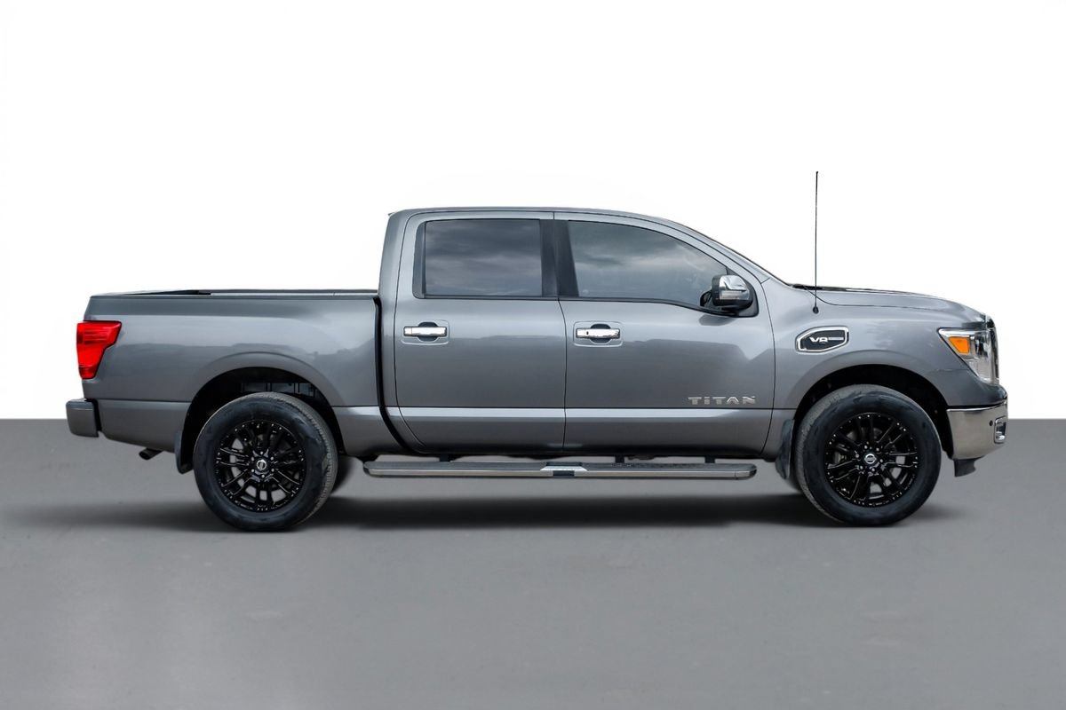Used 2017 Nissan Titan SL AWD/4WD image 5