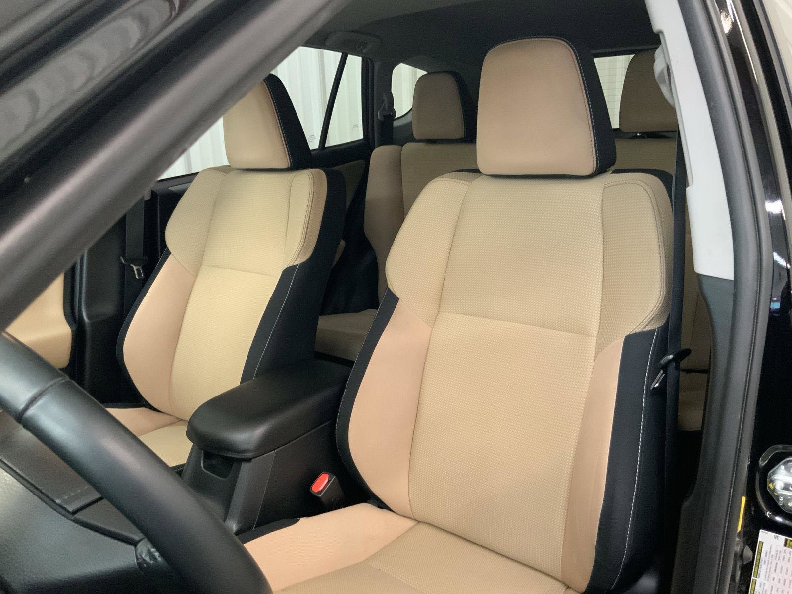 Used 2016 Toyota RAV4 XLE FWD image 3