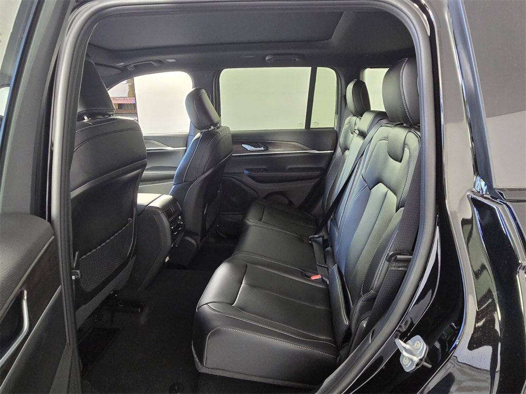 New 2025 Jeep Grand Cherokee L Altitude image 12