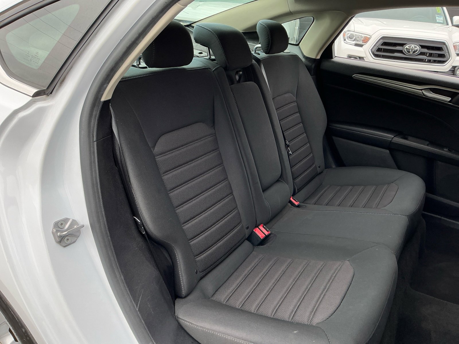 Used 2019 Ford Fusion SE FWD image 20