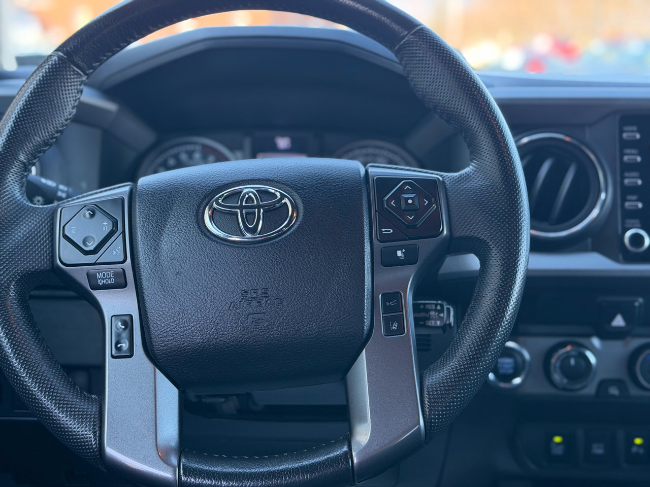 Used 2022 Toyota Tacoma TRD Off-Road image 15