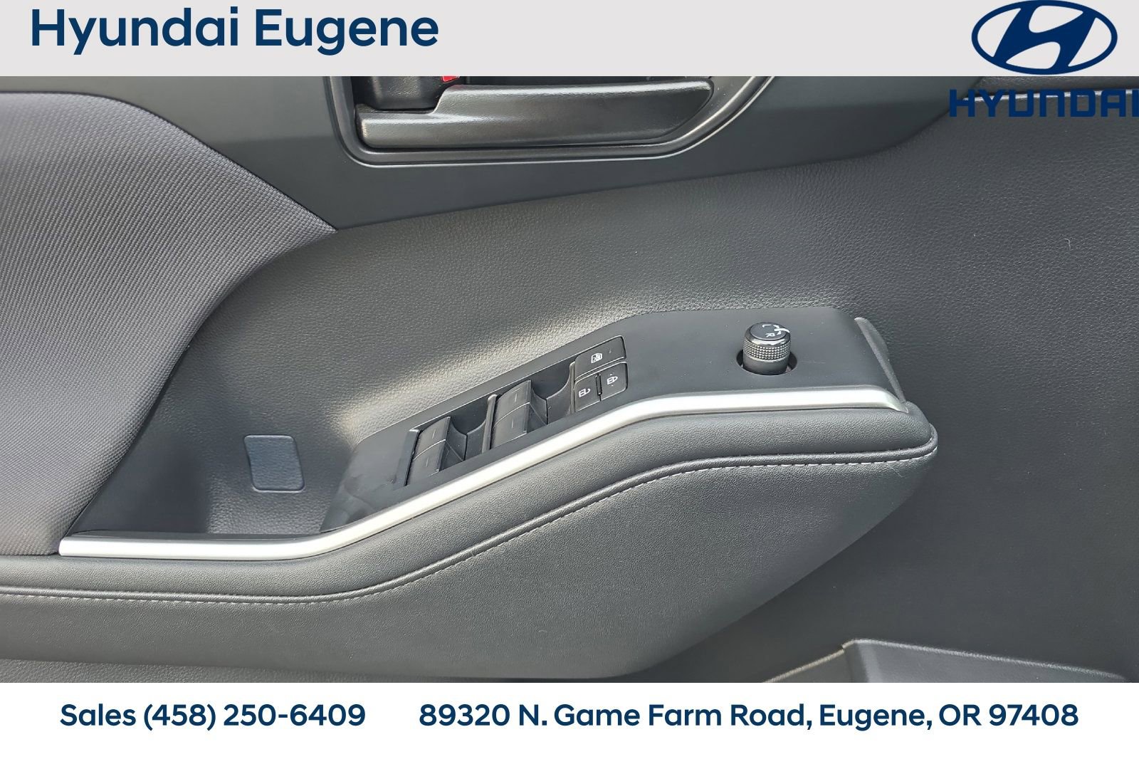 Used 2024 Toyota Highlander LE FWD image 12