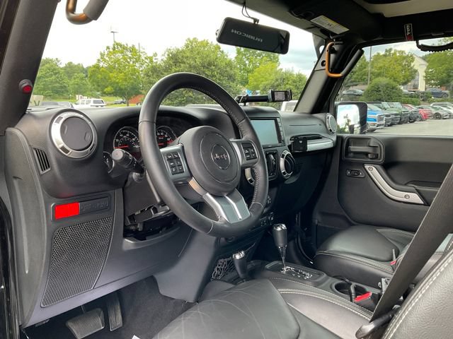 Used 2015 Jeep Wrangler Unlimited Rubicon AWD/4WD image 16