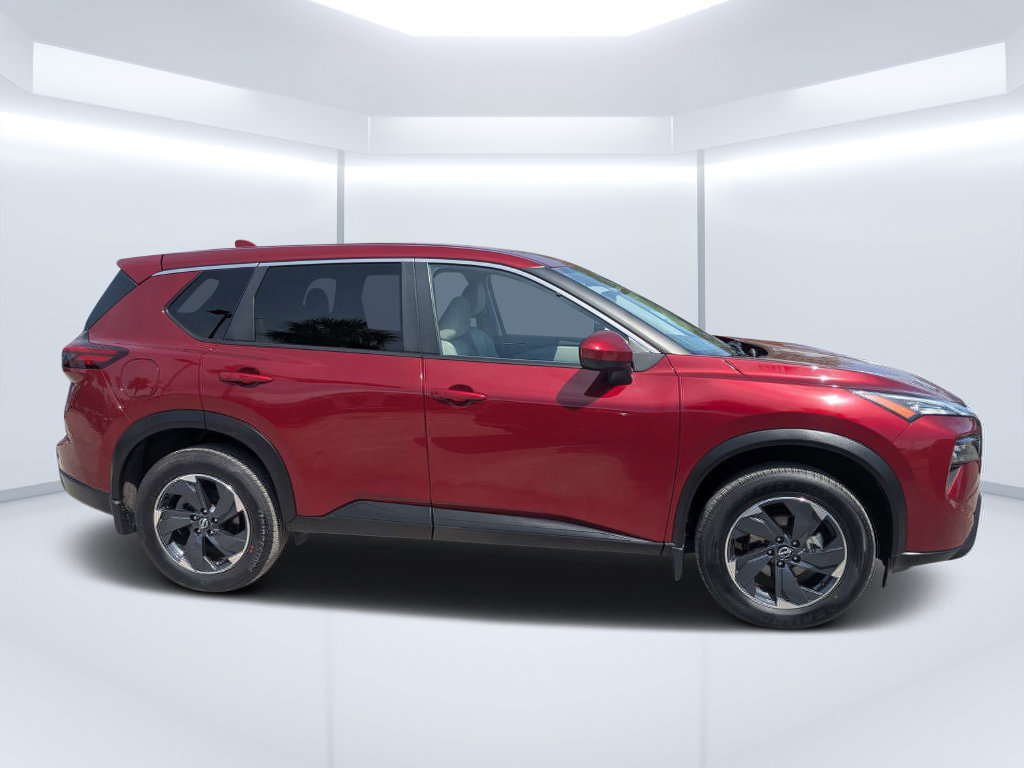 Used 2025 Nissan Rogue SV AWD/4WD image 2