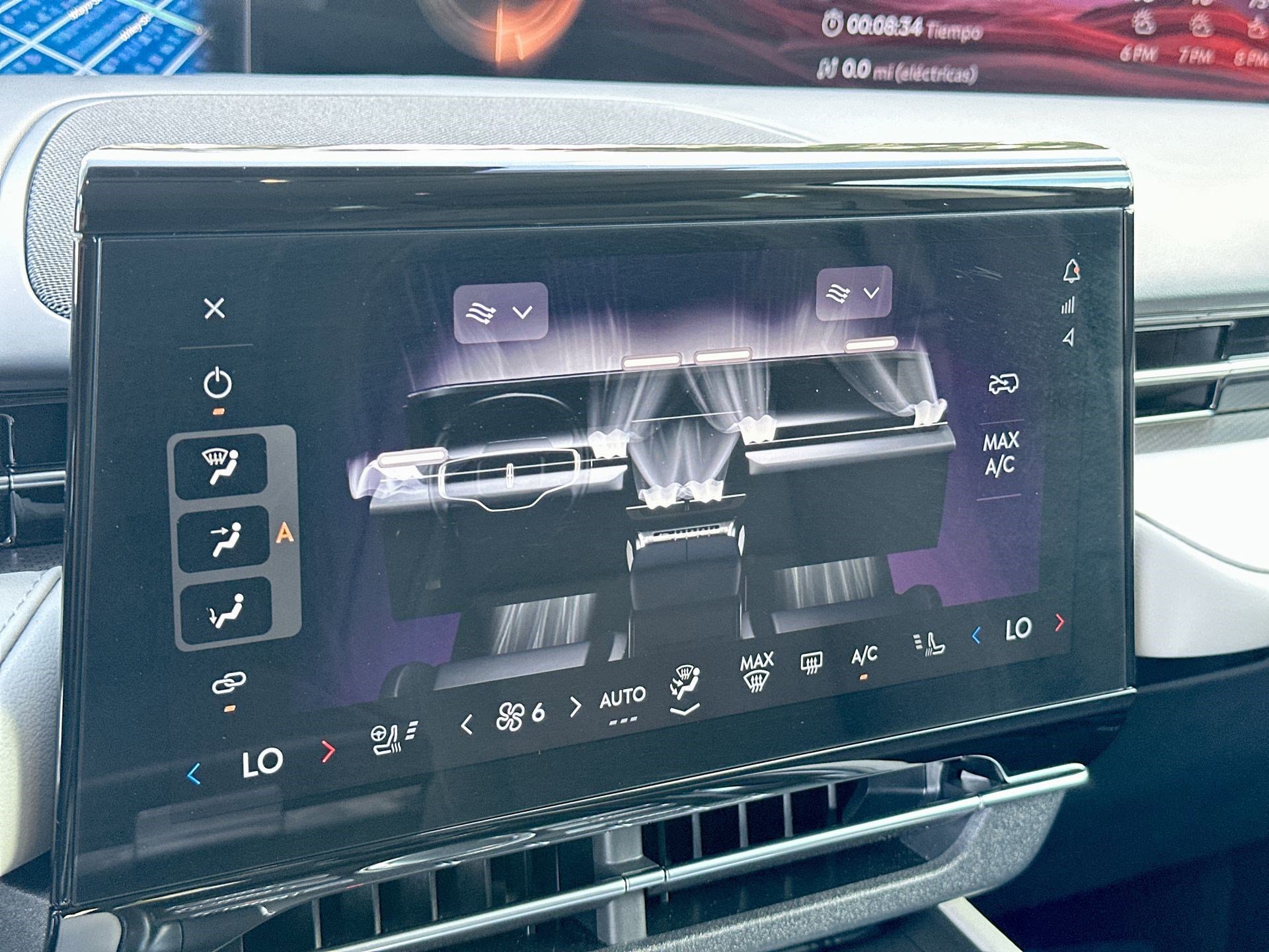 Used 2025 Lincoln Nautilus Premier image 16