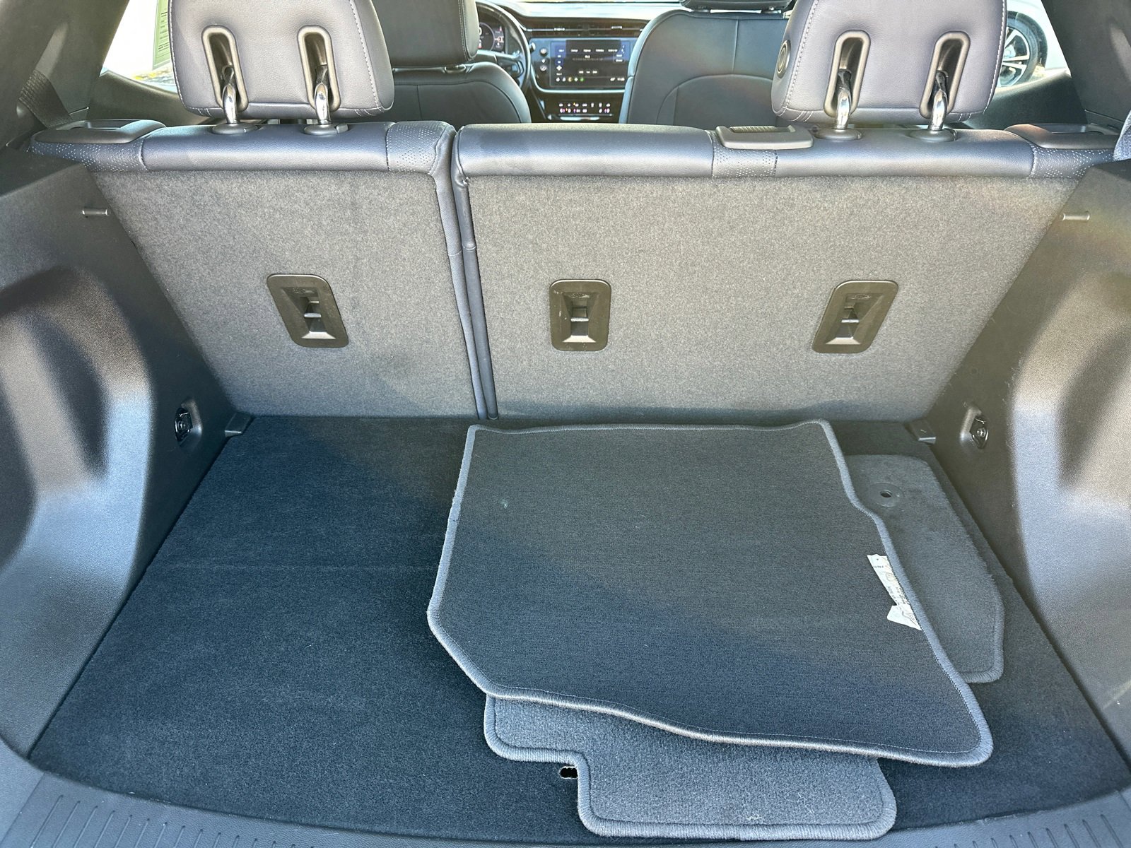 Used 2022 Chevrolet Bolt EUV Premier image 18