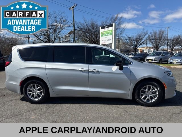 Used 2024 Chrysler Pacifica Touring-L FWD image 13
