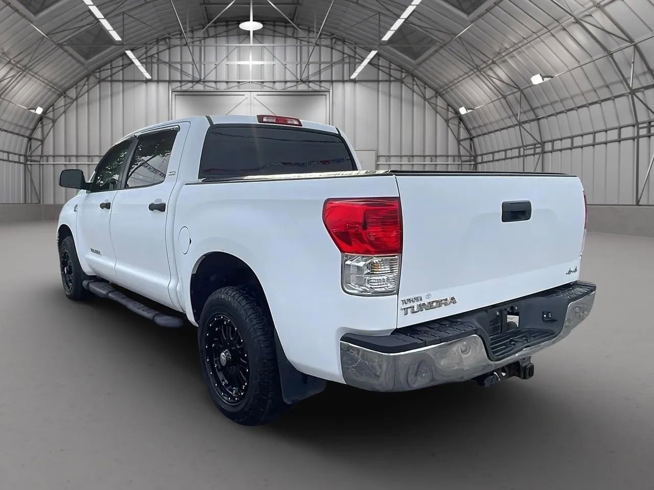 Used 2011 Toyota Tundra 4x4 CrewMax image 3