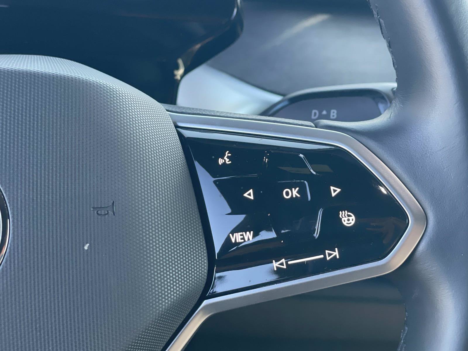 Certified 2025 Volkswagen ID. Buzz Pro S Plus AWD/4WD image 10