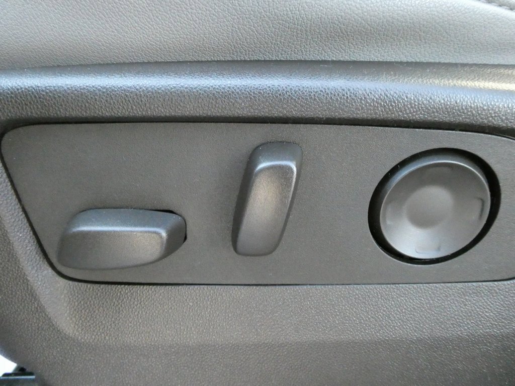 Used 2023 GMC Yukon SLT w/ SLT Premium Package image 27