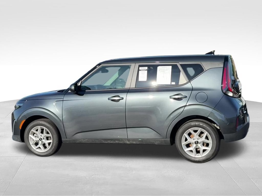 Used 2025 Kia Soul LX w/ LX Technology Package FWD image 4
