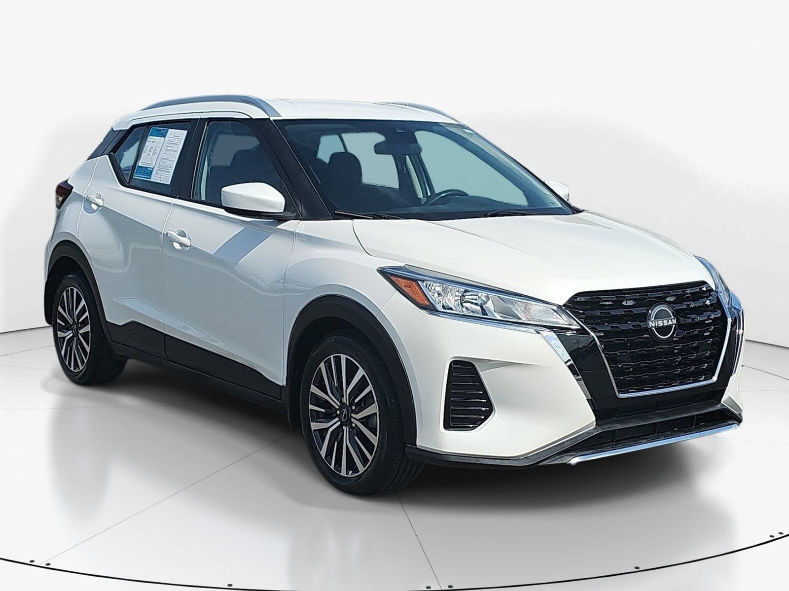 Used 2022 Nissan Kicks SV FWD image 2