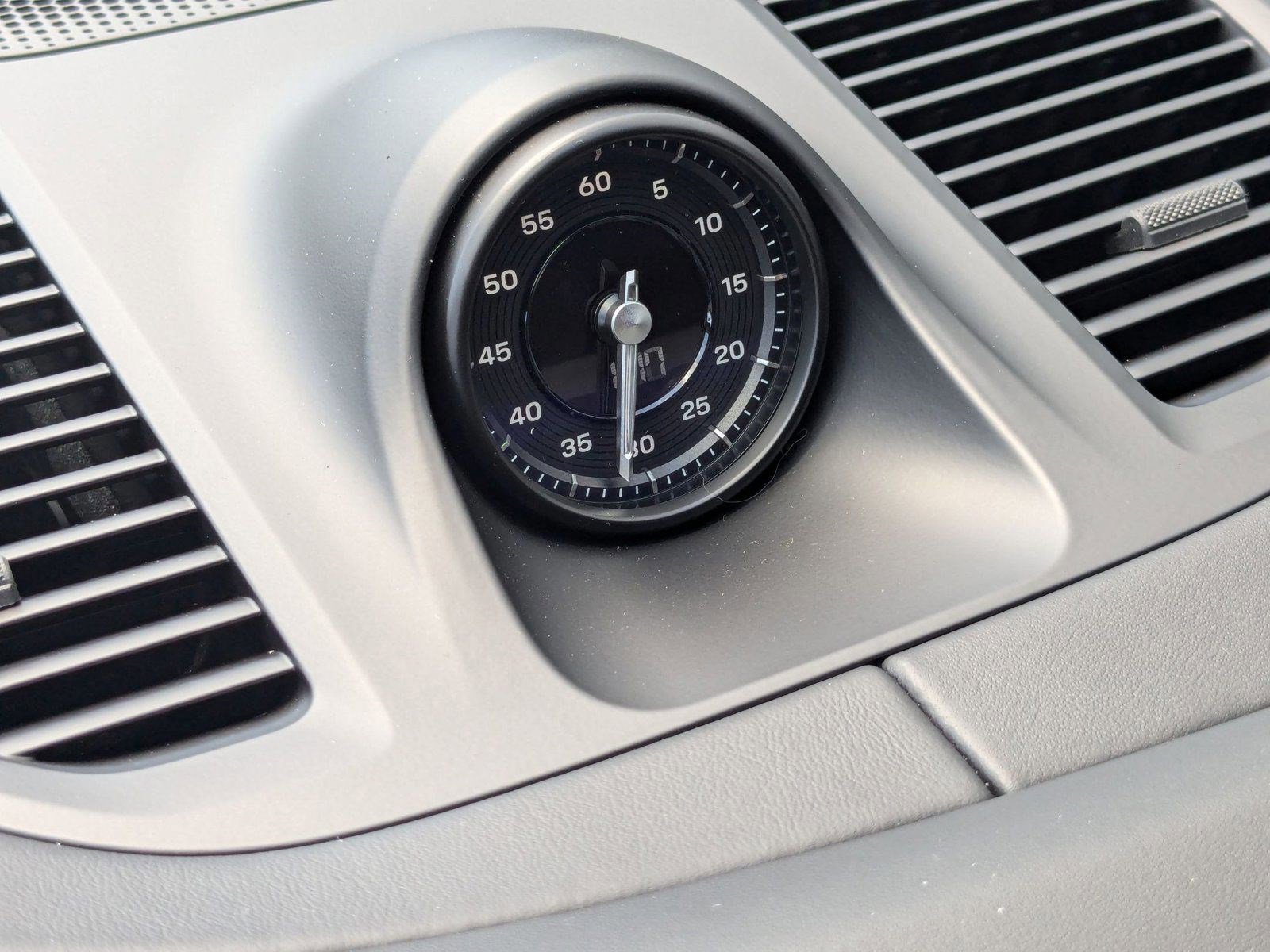 Certified 2025 Porsche Cayenne E-Hybrid image 21