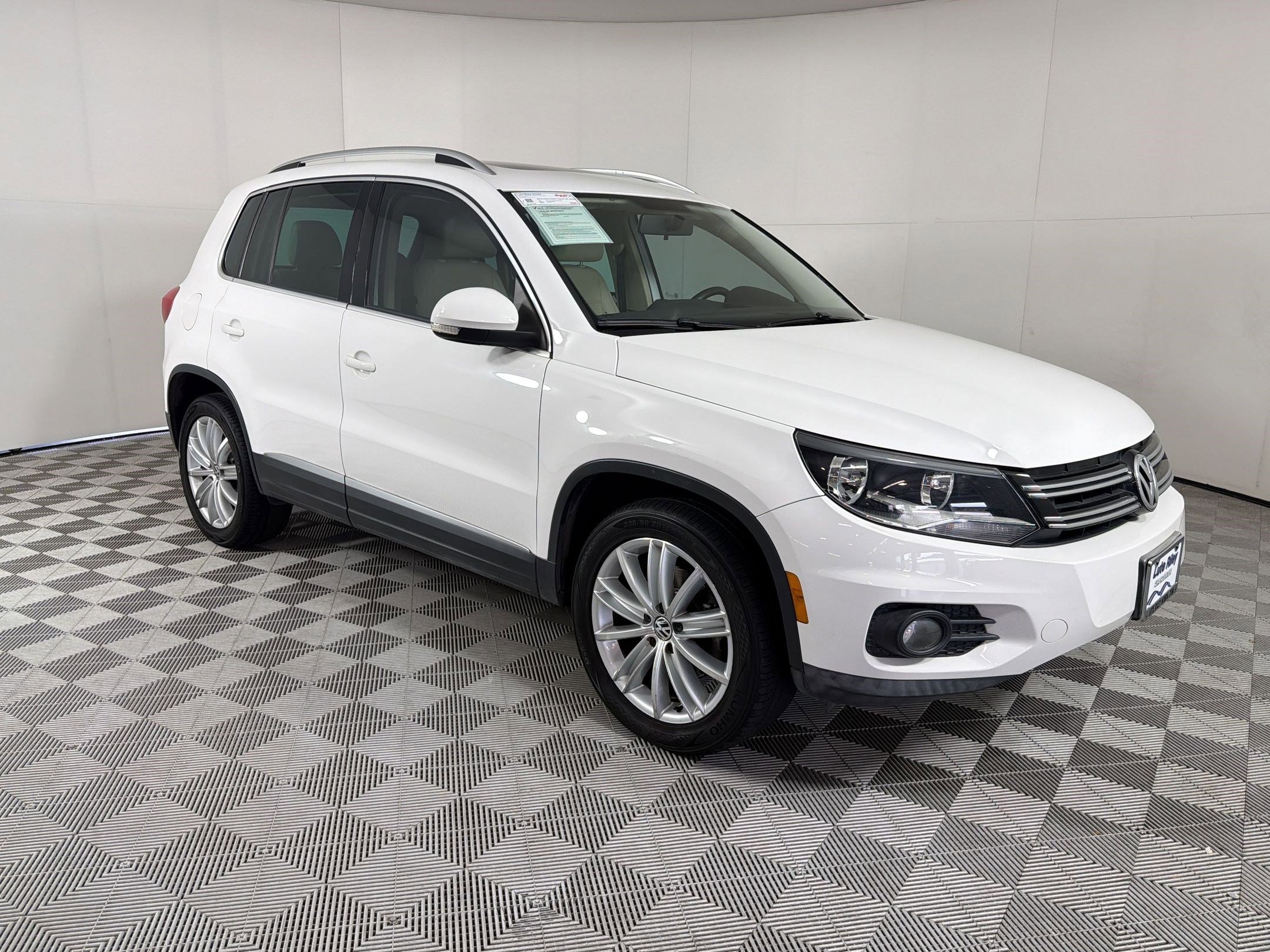 Used 2012 Volkswagen Tiguan SE FWD image 7