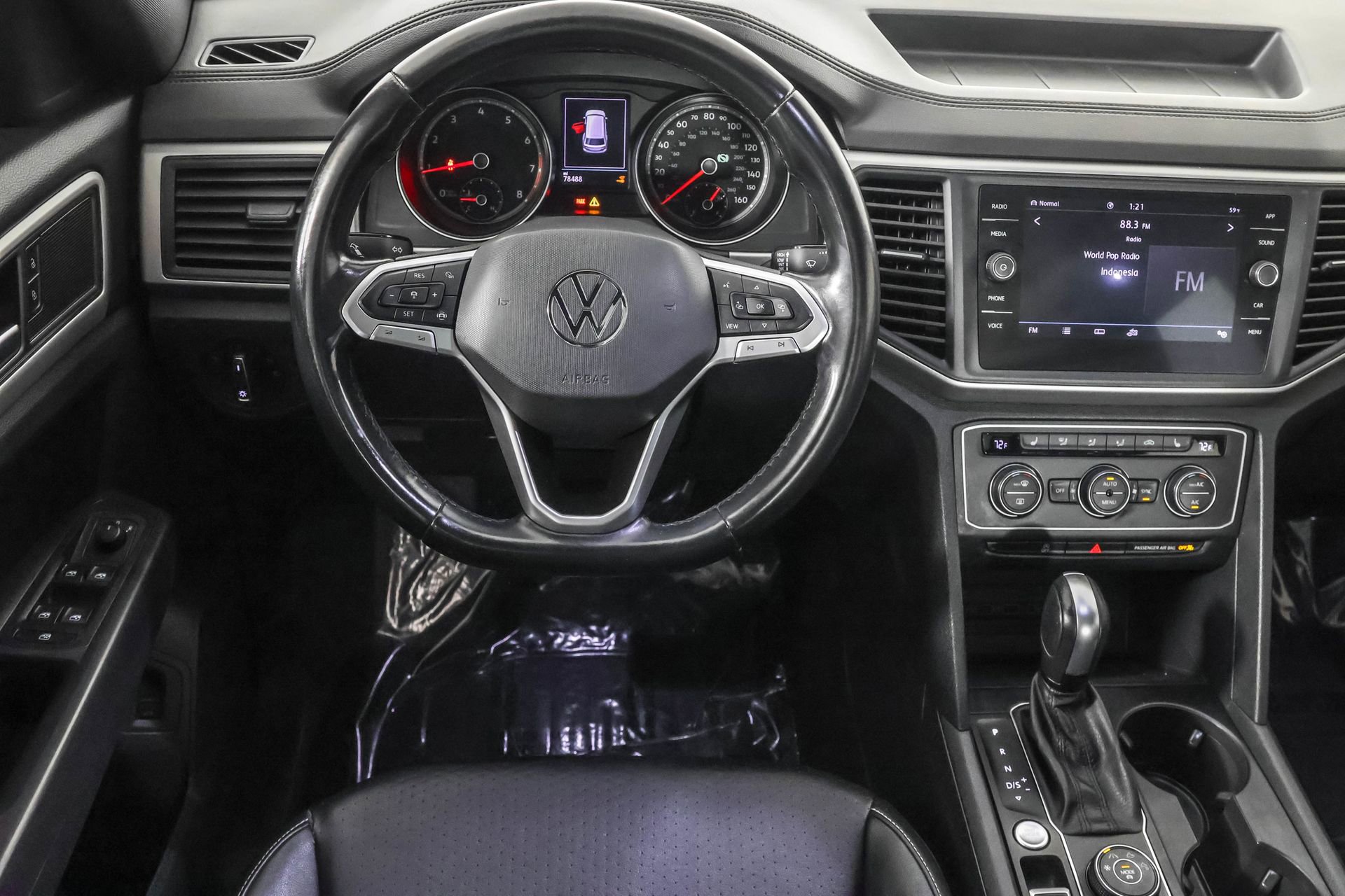 Used 2020 Volkswagen Atlas Cross Sport SE w/ Panoramic Sunroof Package image 37