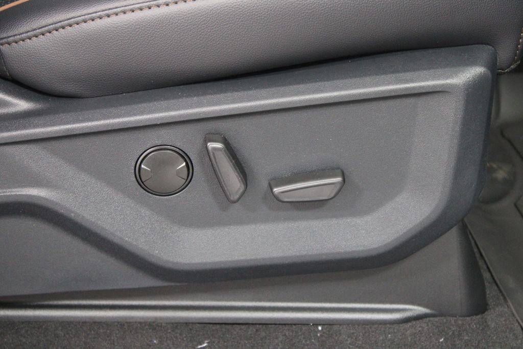 New 2026 Ford F250 Lariat w/ Black Appearance Package image 28