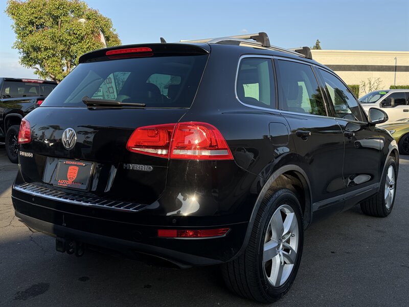 Used 2012 Volkswagen Touareg Hybrid AWD/4WD image 21